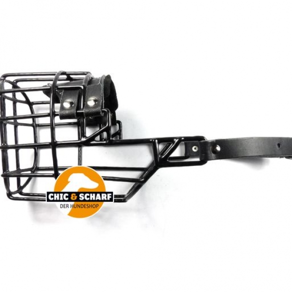 CHOPO Drahtmaulkorb schwarz Airedale Hündin