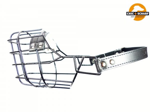 SF Drahtmaulkorb schwarz Akita Inu Hündin